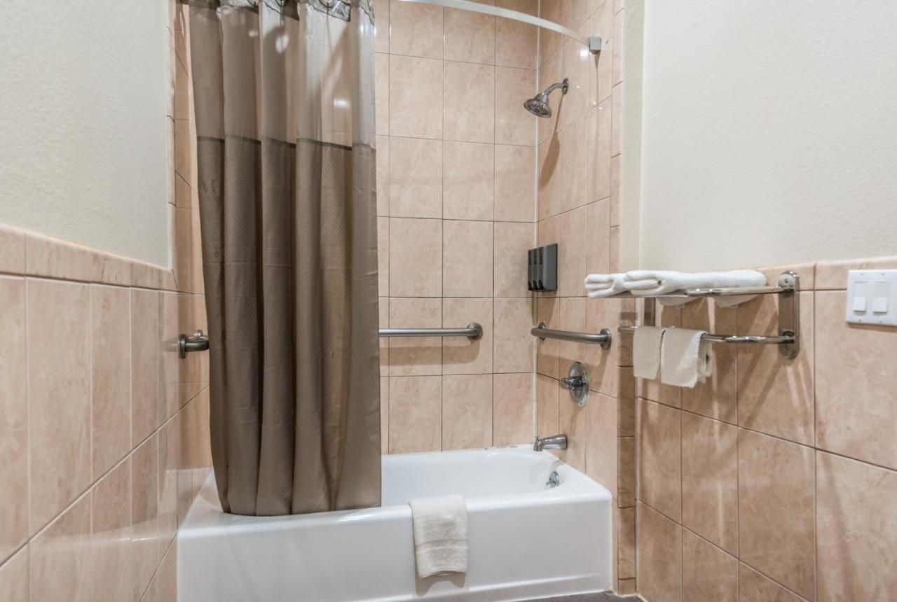 Scottish Inns & Suites Iah Airport-Beltway 8 Houston Extérieur photo